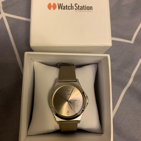 DKNY Watch - Picture 2 of 3